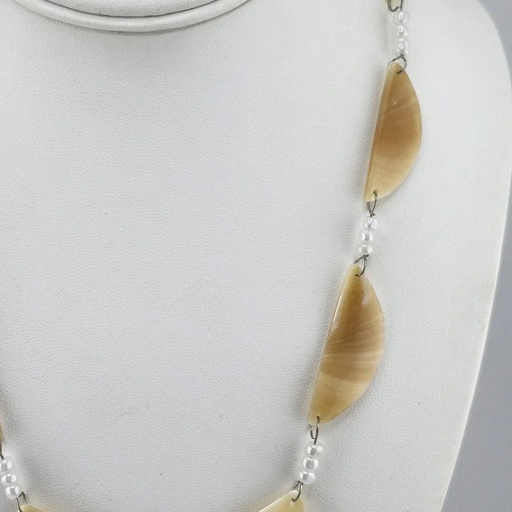 Vintage Shell‎ And Bead Necklace